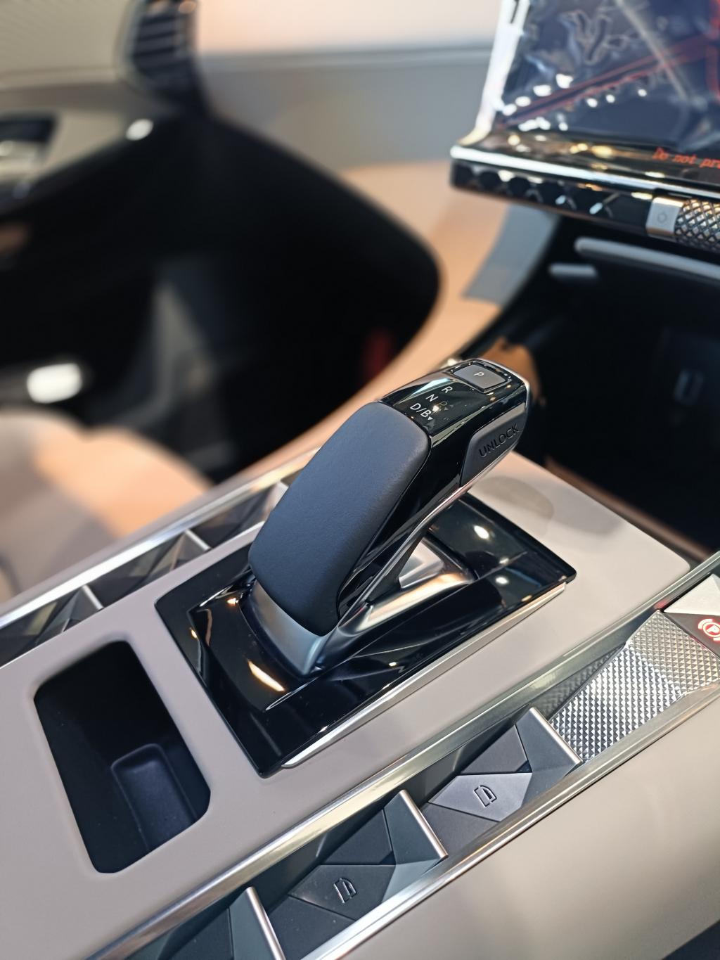 DS ART OF TRAVEL FAIR 11/24㈪まで✨